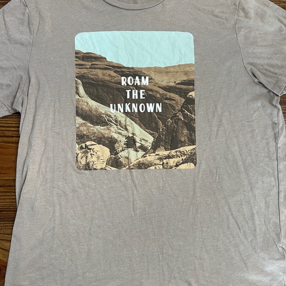 Old Navy Graphic Tee - Picture 1 of 1